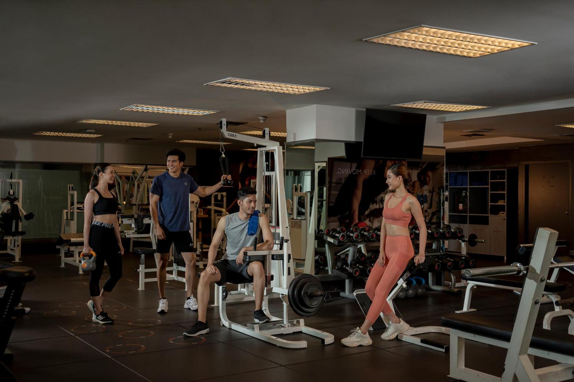 Grand Mercure Bangkok Atrium Εξωτερικό φωτογραφία The gym at the hotel