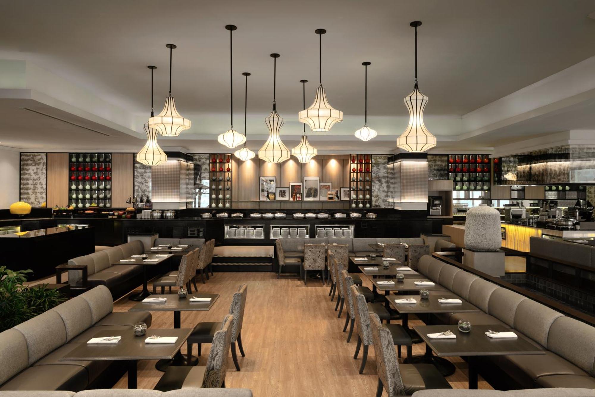 Grand Mercure Bangkok Atrium Εξωτερικό φωτογραφία The interior of the restaurant